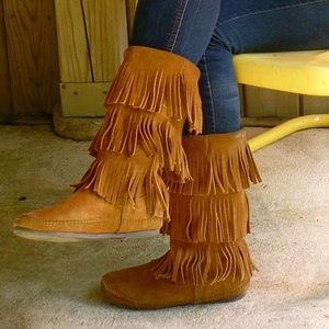 Minnetonka Moccassin 3-Layer Fringe Boots, Size 8